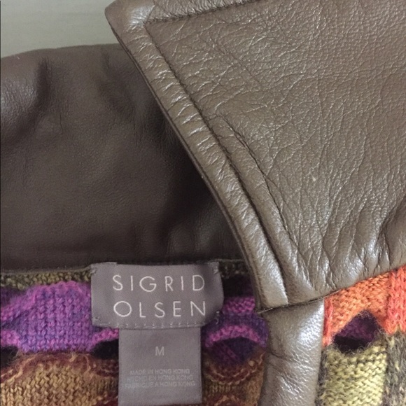 🤗 Designer Leather collar & trim (buttery soft) Cardigan. Beautiful crop design - Picture 2 of 8